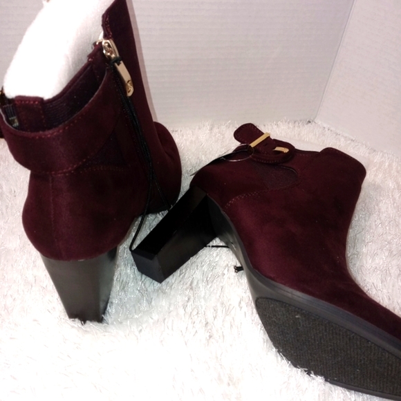 Liz Claiborne burgundy ankle bootie - Picture 4 of 4
